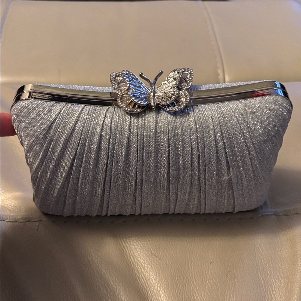 NWT D’margeaux Elegant Silver Clutch with Butterfly clasp